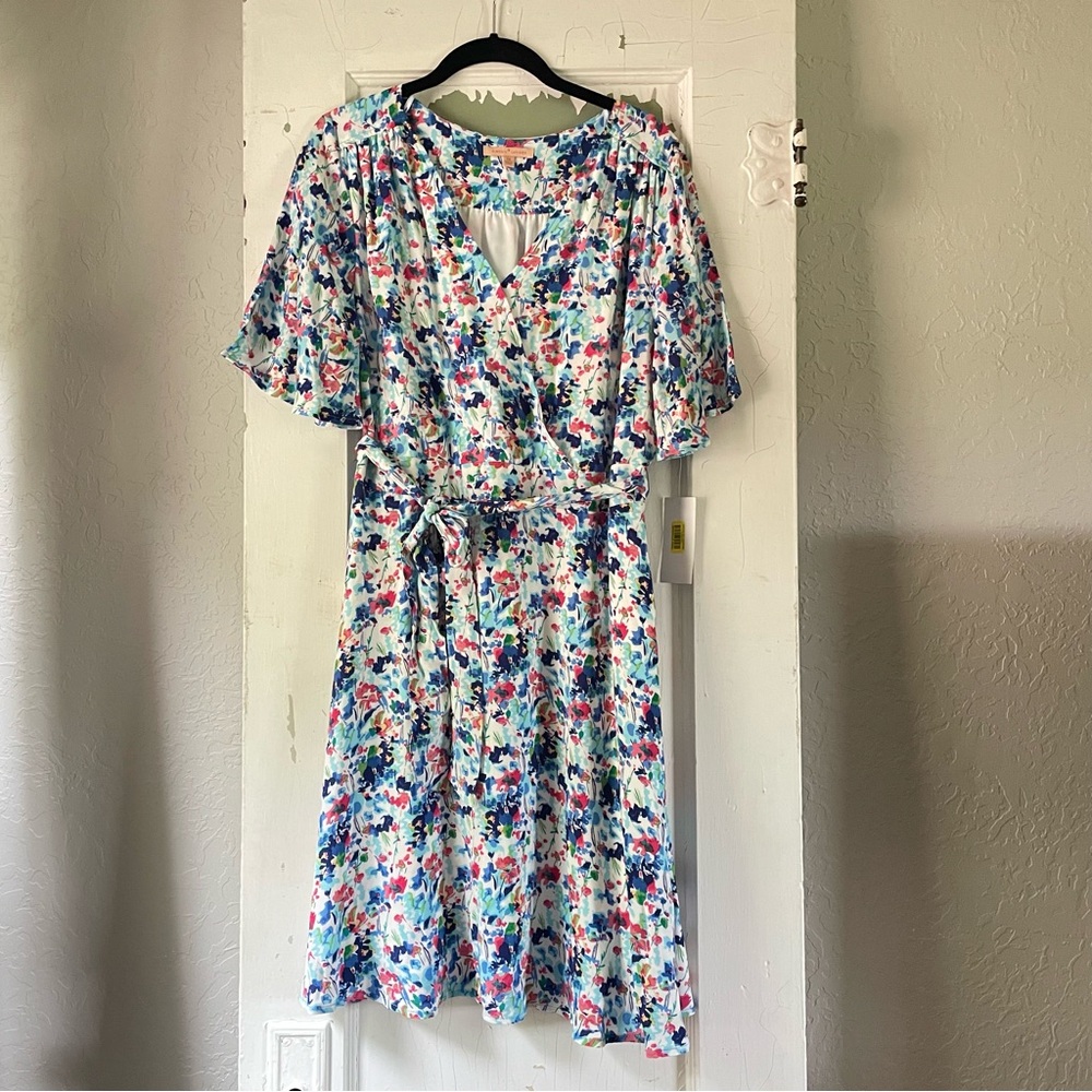 NWT Gibson Latimer Short Sleeve‎ Floral Dress Size Medium V-Neck